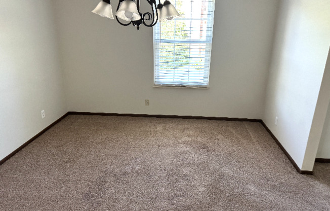 2 beds, 1 bath, 928 sqft, $950, Unit Apt. 4