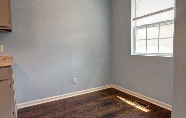 Adorable 2bd/1.5ba Duplex Less Than 1 Mile From Downtown Durham!