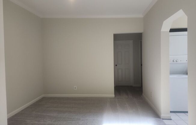 Spacious Condo Close to King St Metro/Old Town
