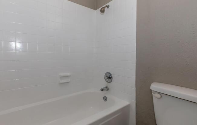 2 beds, 2 baths, 905 sqft, $1,405