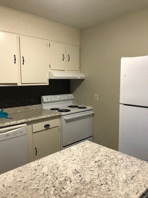 2 beds, 1 bath, $1,400