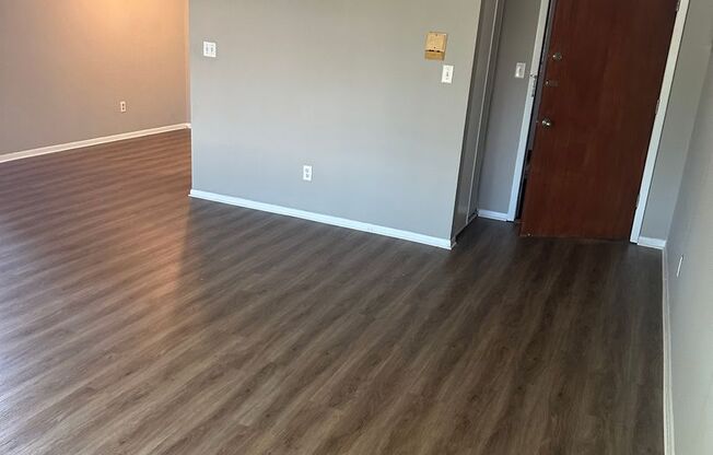 2 beds, 1 bath, 921 sqft, $1,589, Unit 3-303