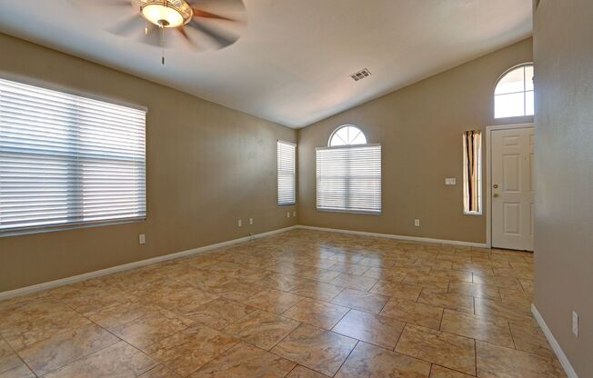WONDERFUL HOME LOCATED IN DESIRABLE NORTH WEST.