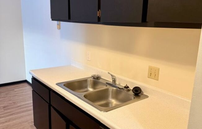 2 beds, 2 baths, 1,050 sqft, $1,250, Unit 7700-104