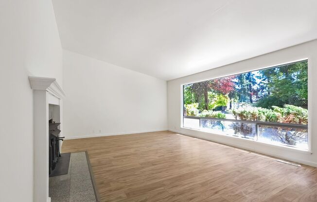 New Kitchen!! Beautiful family home w/extra room/close MS,Trader Joe's, and highway