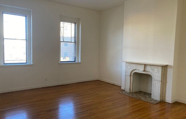 1 bed, 1 bath, 700 sqft, $1,299, Unit 13C