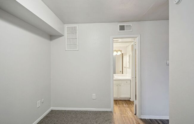 Studio, 1 bath, 500 sqft, $747, Unit 1034