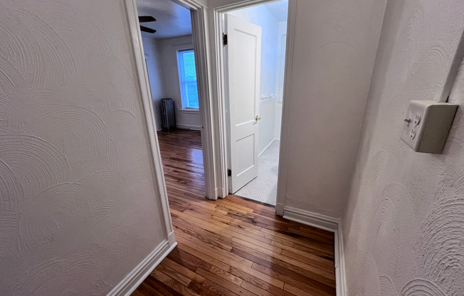 Studio, 1 bath, 400 sqft, $865, Unit 304