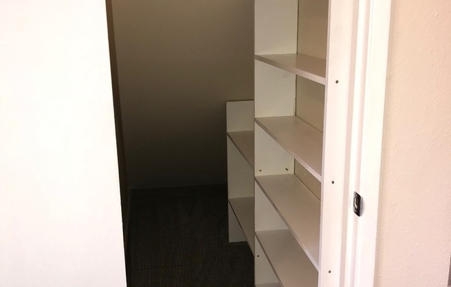 2 beds, 1 bath, 820 sqft, $1,525, Unit 1647A