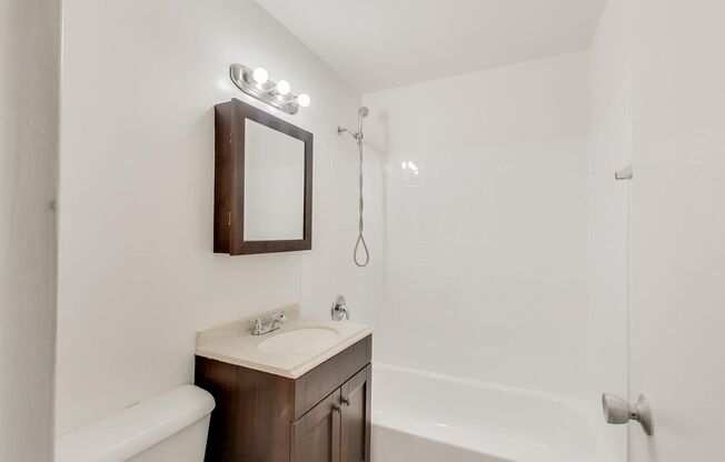 Studio, 1 bath, 300 sqft, $1,300, Unit 2