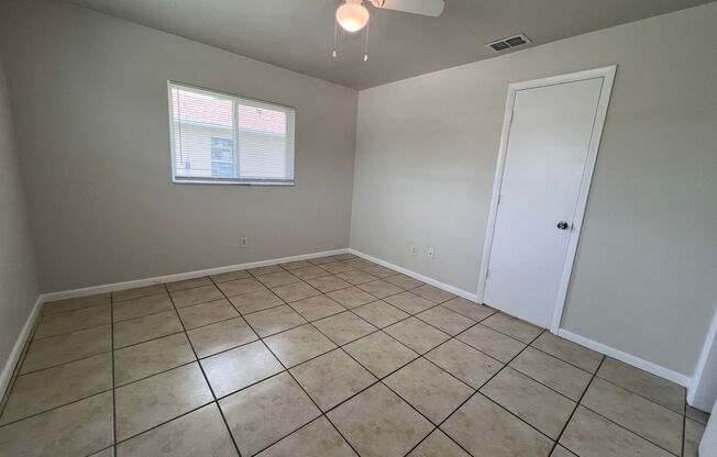 Move-In Ready 2bd-2bath Duplex with 2 Screened Lanais, Washer and Dryer, location and  Modern Upgrades!