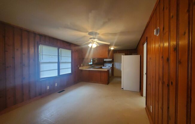 3 beds, 1 bath, $1,250