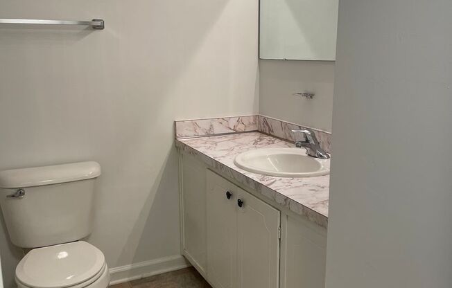 2 beds, 1 bath, 925 sqft, $1,095, Unit 42