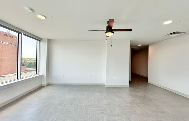 1 bed, 1 bath, 600 sqft, $1,950, Unit One Bedroom Penthouse