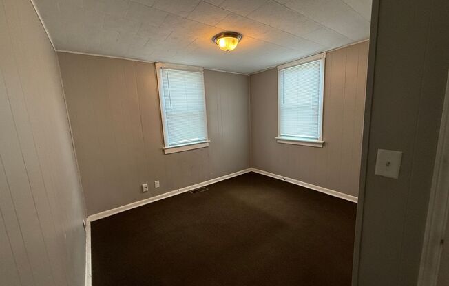 Large 3 bed 1 bath! - Elwood!