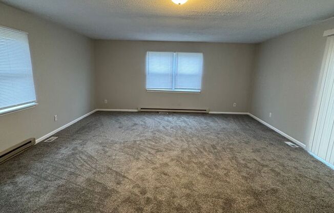 3 beds, 1 bath, $1,095