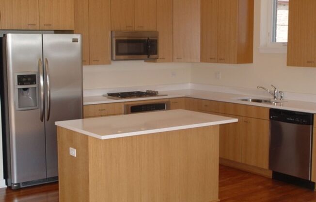 3 beds, 2 baths, 1,469 sqft, $3,400, Unit 402