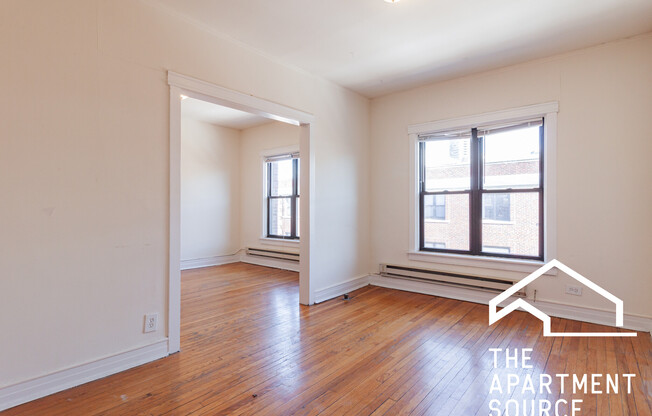 827 W Waveland Ave
