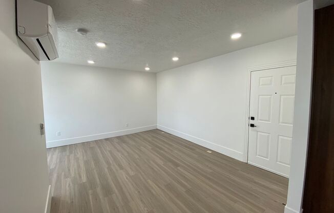 Studio, 1 bath, $999, Unit 05