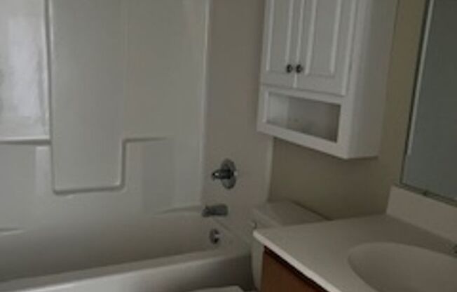 2 beds, 1 bath, 940 sqft, $1,200, Unit 141F