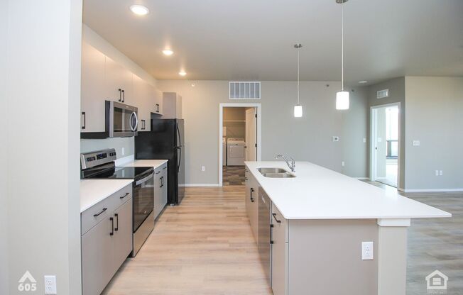 2 beds, 2 baths, 1,092 sqft, $1,750, Unit 5521-5430