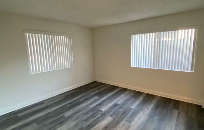 3 beds, 2 baths, $2,950, Unit 39-01