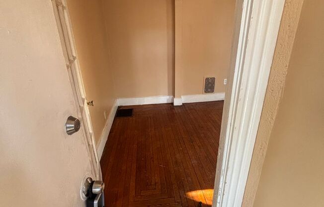 37 Hotchkiss St
