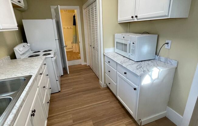 2 beds, 1 bath, $850