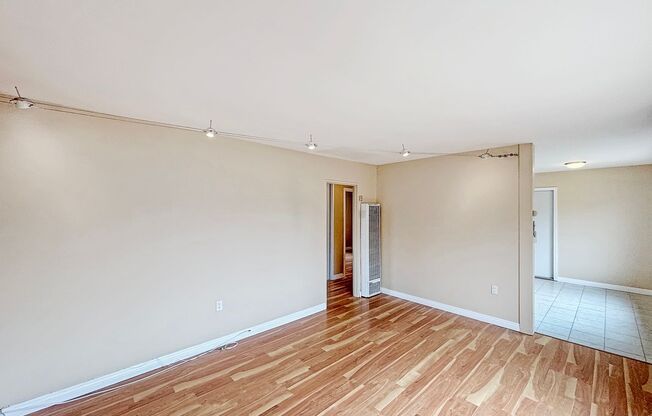 Beautiful 2BD/1BA Home in Clairemont W/ W/D, Private Yard, & Garage!