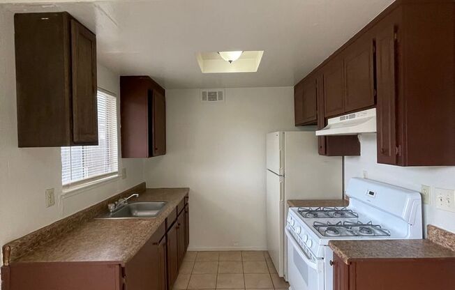 2 beds, 1 bath, 825 sqft, $1,250, Unit #9