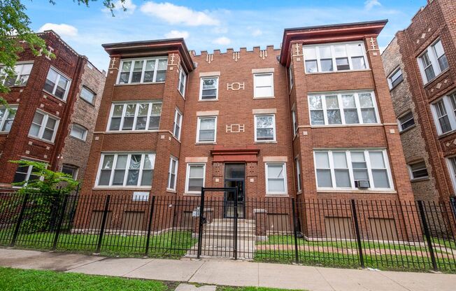 1514-1516 E 67th PL
