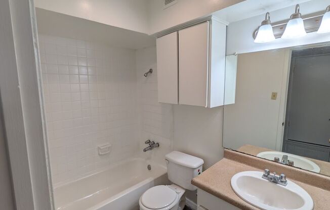 1 bed, 1 bath, 578 sqft, $740, Unit TH 140