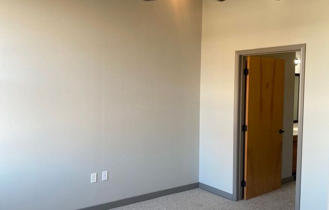 1 bed, 1 bath, 690 sqft, $1,325, Unit 602