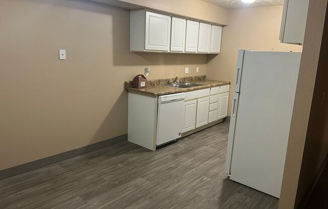 1 bed, 1 bath, 850 sqft, $1,050, Unit 10-17
