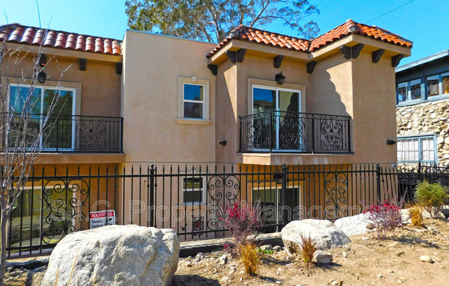 10215 TUJUNGA CYN BLVD
