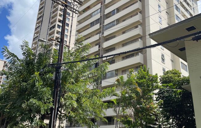 2 beds, 1 bath, $3,000, Unit # 402