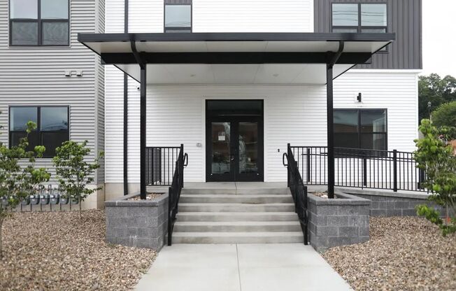 Studio, 1 bath, 700 sqft, $1,200, Unit Apt 312