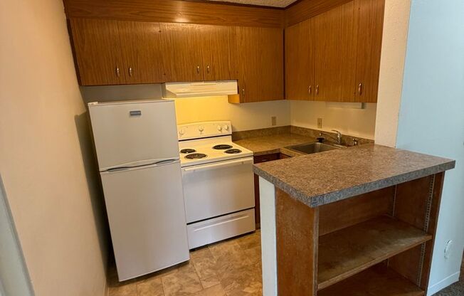 2 beds, 1 bath, $1,450, Unit 19