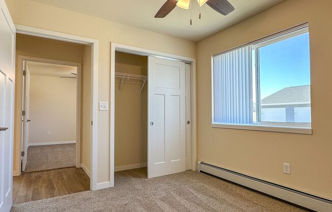 3 beds, 2 baths, 1,092 sqft, $1,595, Unit AT 715-49