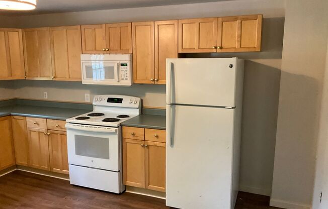 168 Center Avenue (White Glove)