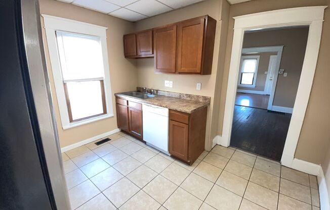 3 beds, 1 bath, $1,195