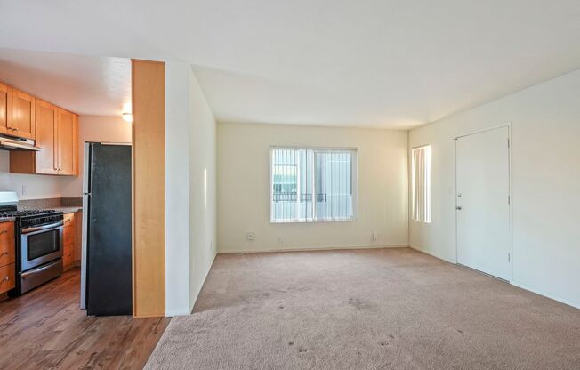 2 beds, 1 bath, 770 sqft, $2,500, Unit #09