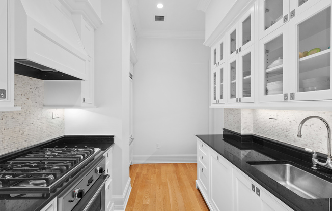 3 beds, 3.5 baths, 3,068 sqft, $45,000, Unit 915
