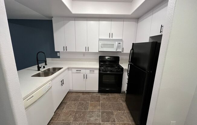 Studio, 1 bath, 700 sqft, $2,448, Unit 105