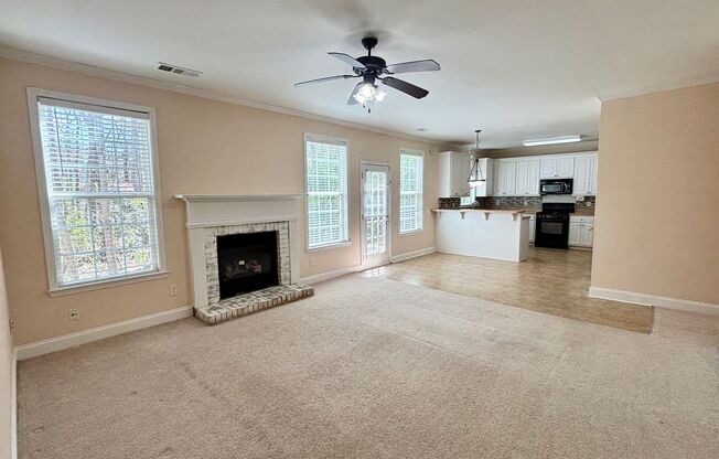 922 Lakeside Ct