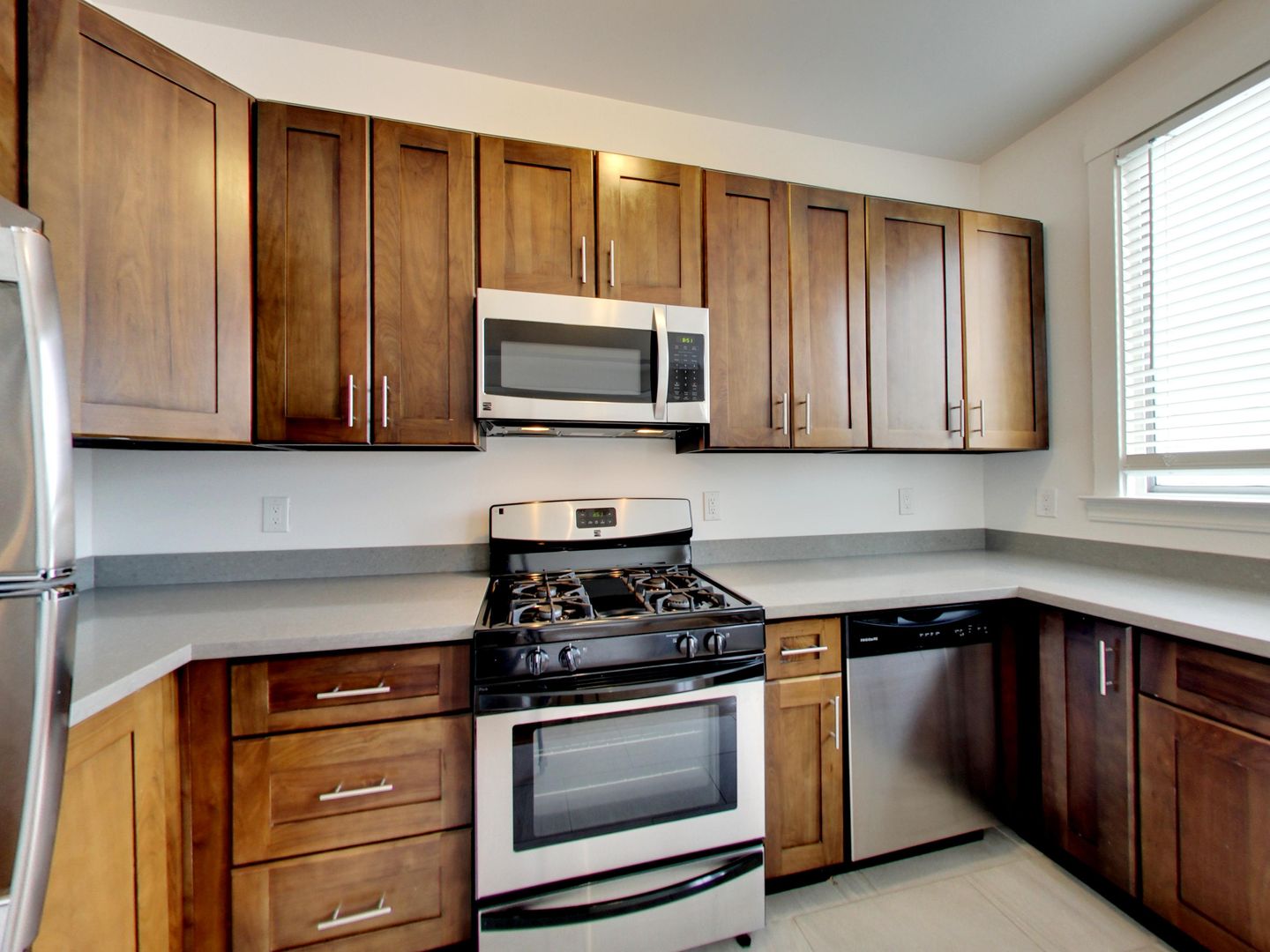 40 Tiffany Avenue (1288r)