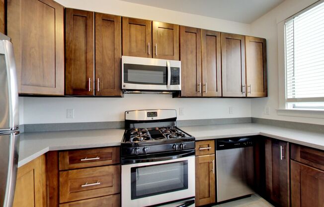 40 Tiffany Avenue (1288r)