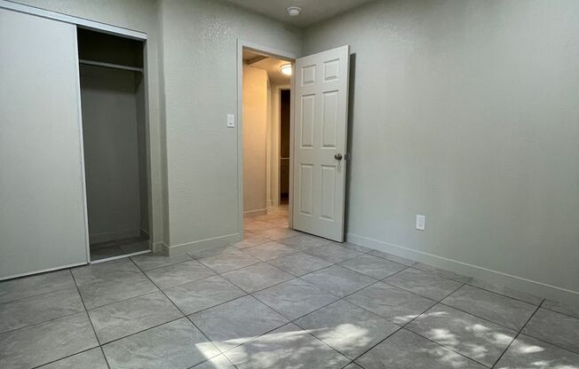 2 beds, 1 bath, 670 sqft, $2,100, Unit 18-6