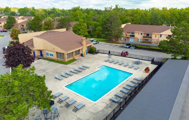 Sparkling Swimming Pool and Sun Deck at Franklin River