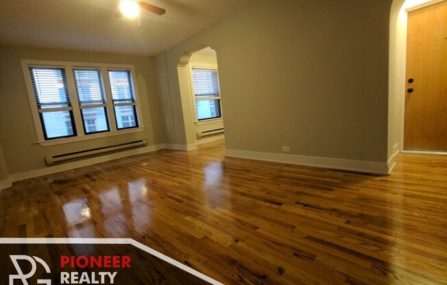 425 W Roscoe St